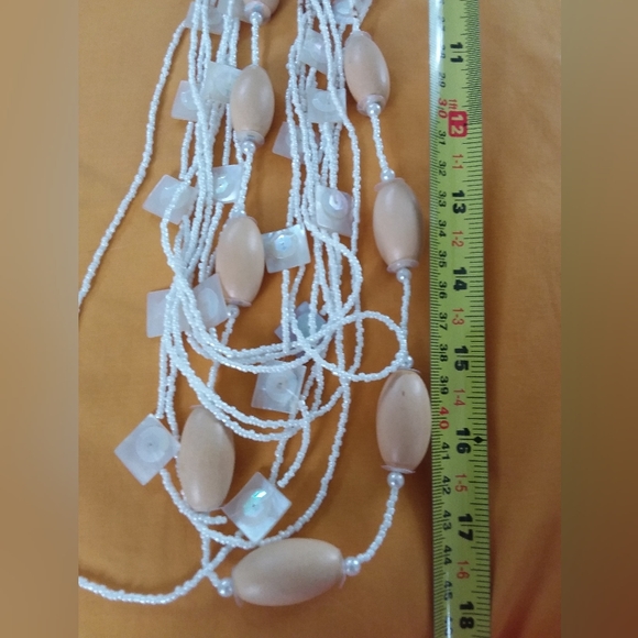 Multistrand white and wood vintage necklace - Picture 2 of 3
